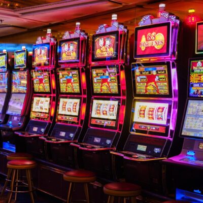 SLOT MACHINE